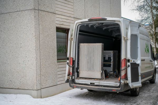 Optez pour un utilitaire 20m3 avec hayon pour un déménagement réussi